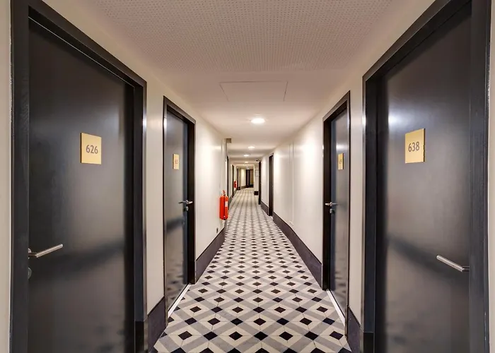 호텔 Meininger Porte De Vincennes 2*