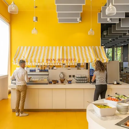 Meininger Porte De Vincennes 2* פריז