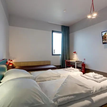 호텔 Meininger Porte De Vincennes 2*